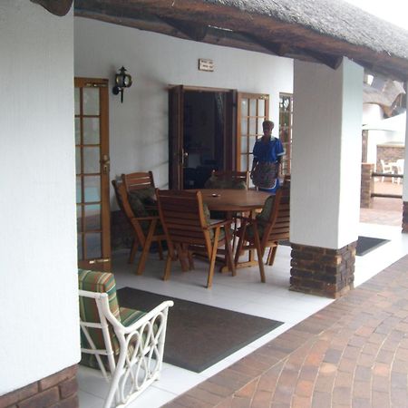 Oaktree Lodge Guest House Kyalami エクステリア 写真