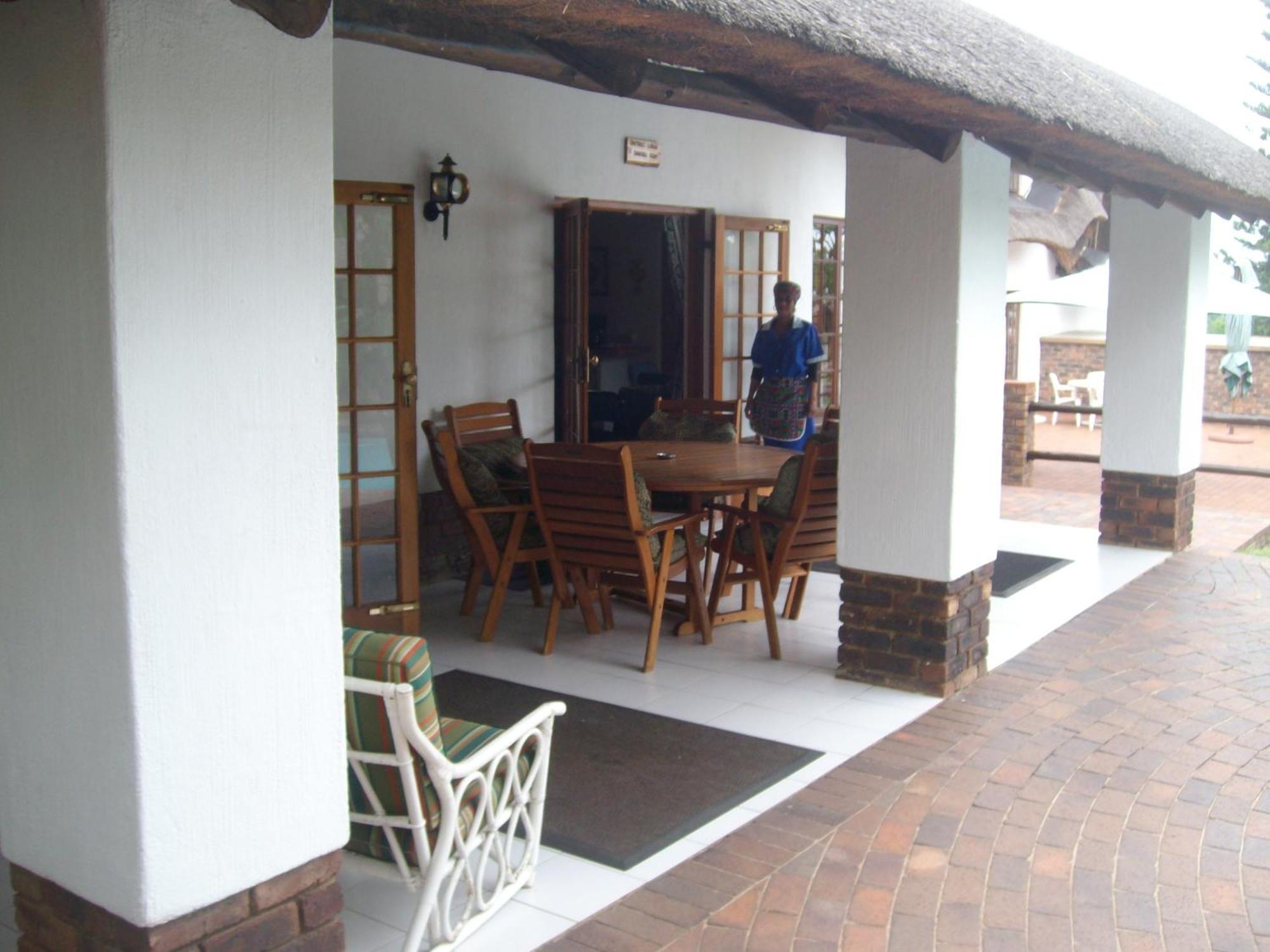 Oaktree Lodge Guest House Kyalami エクステリア 写真