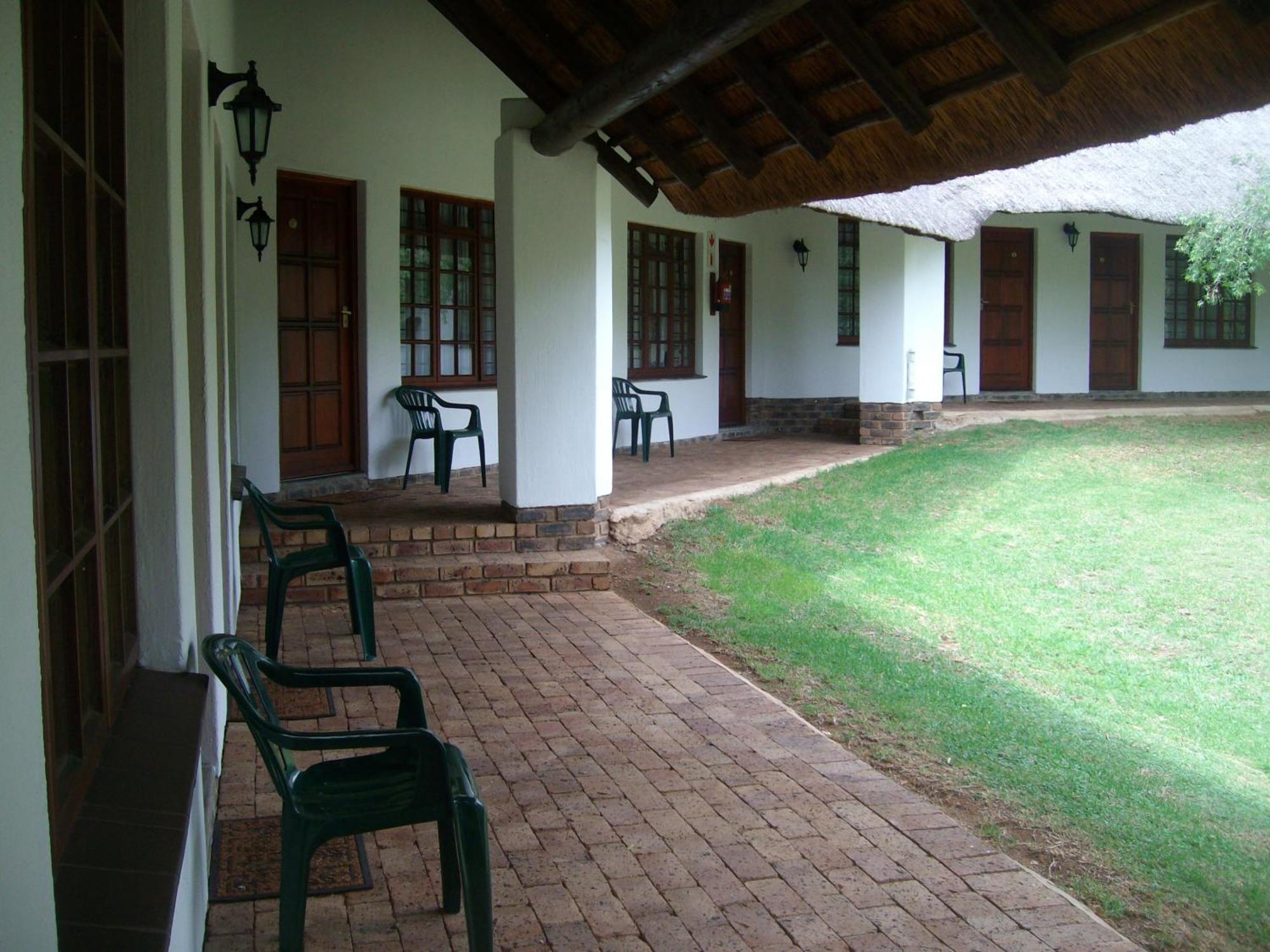 Oaktree Lodge Guest House Kyalami エクステリア 写真